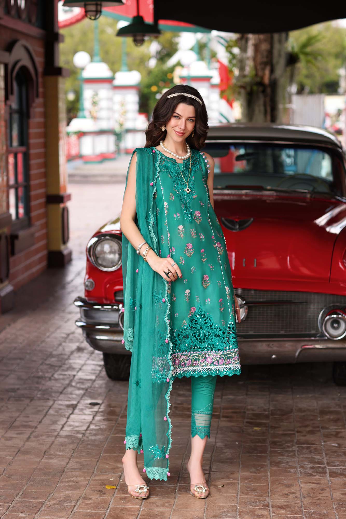 Noor by Saadia Asad D-6B